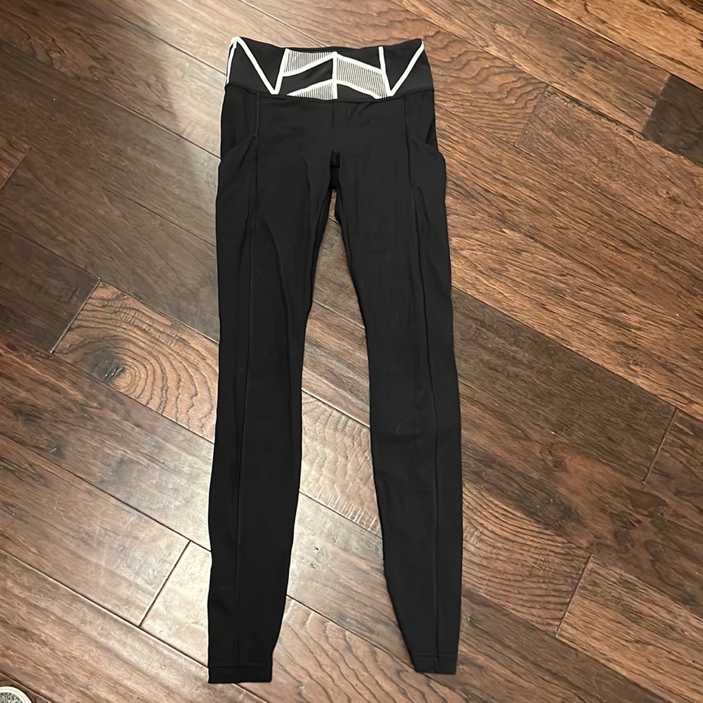 Size 4 lululemon black leggings. Great condition, NO piling.